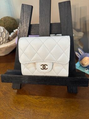 CHANEL Authentic White Caviar Leather Logo Wallet with gold tone hardware